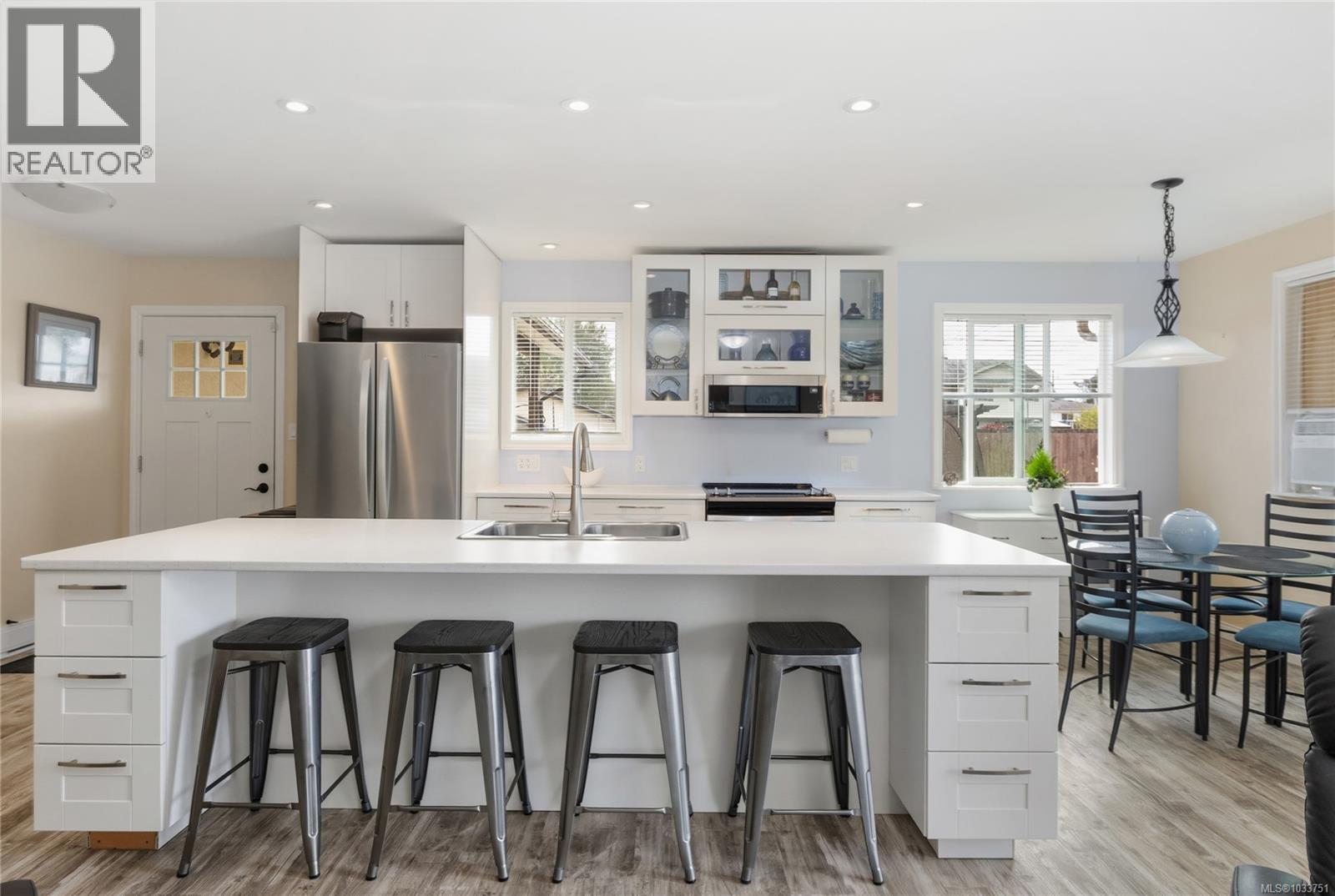 E 5784 Lakes Rd, Duncan