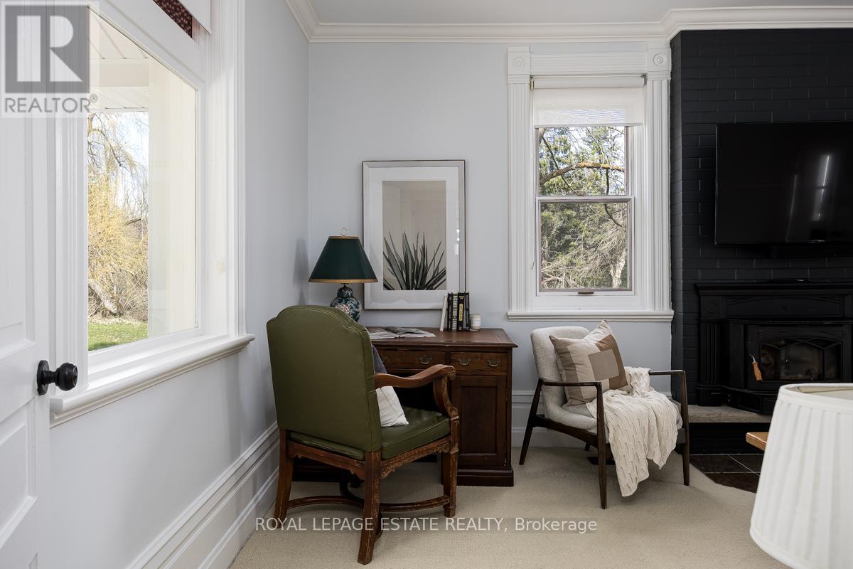 798377 THIRD LINE E - 8