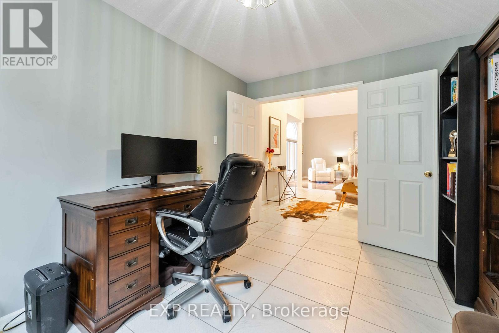 3 NAKOTA WAY - 32