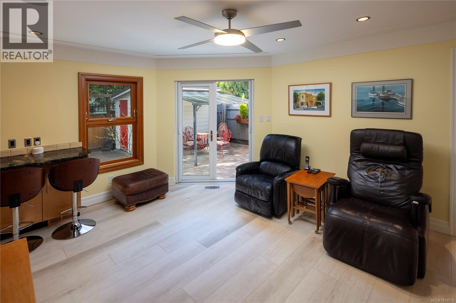 1660 Hampshire Rd, Oak Bay