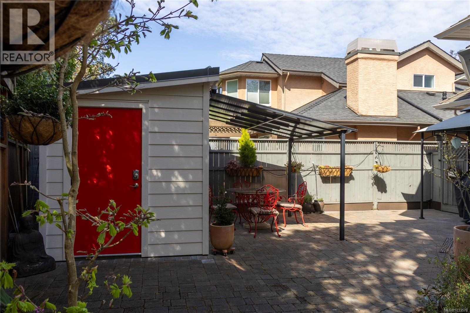 1660 Hampshire Rd, Oak Bay