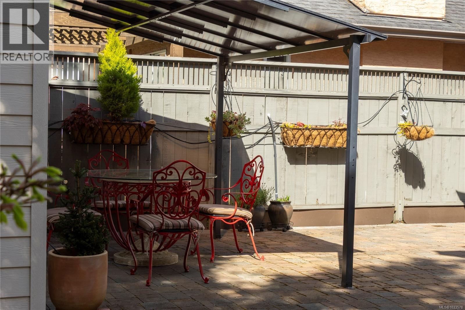 1660 Hampshire Rd, Oak Bay