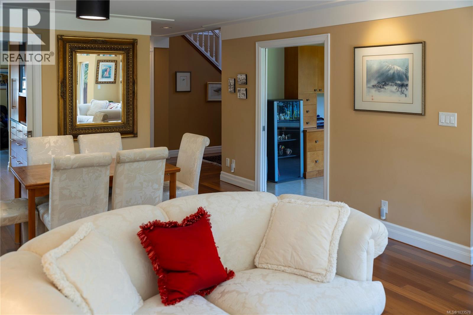 1660 Hampshire Rd, Oak Bay