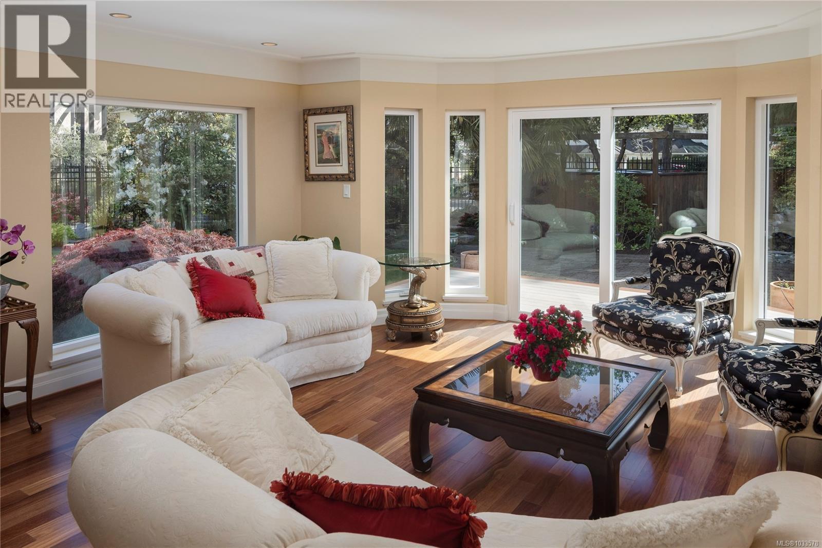 1660 Hampshire Rd, Oak Bay