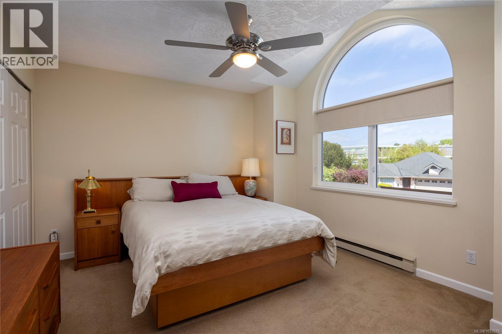 1660 Hampshire Rd, Oak Bay