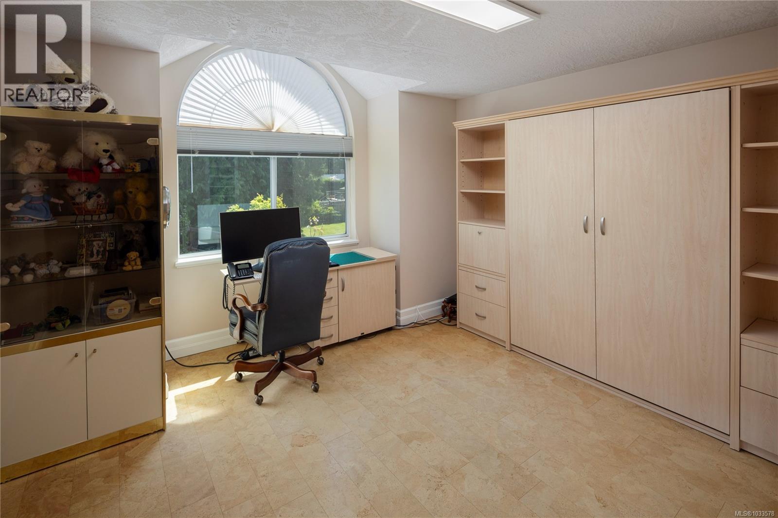 1660 Hampshire Rd, Oak Bay