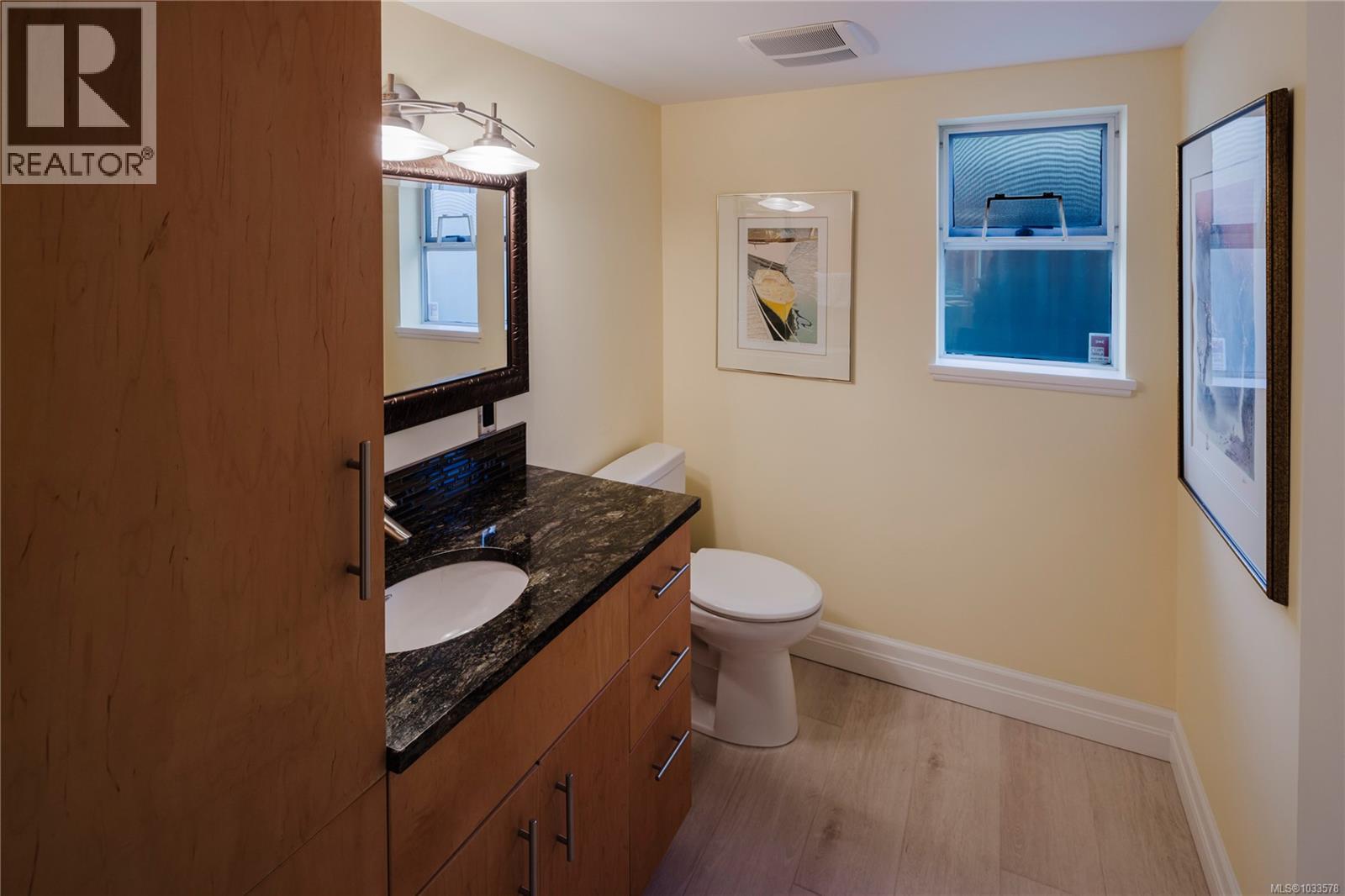 1660 Hampshire Rd, Oak Bay