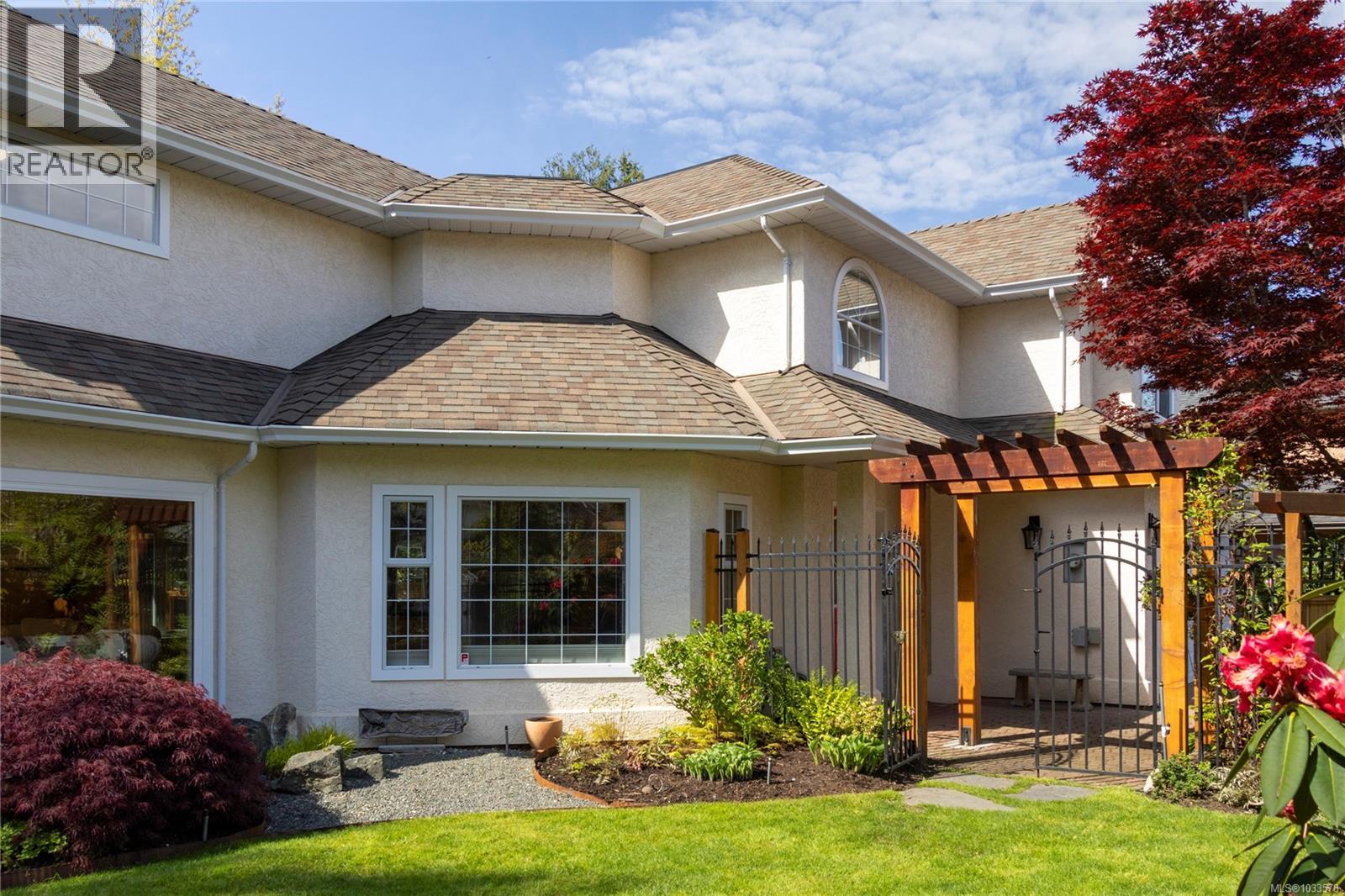 1660 Hampshire Rd, Oak Bay