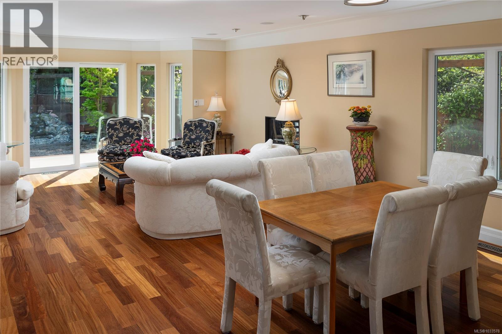 1660 Hampshire Rd, Oak Bay