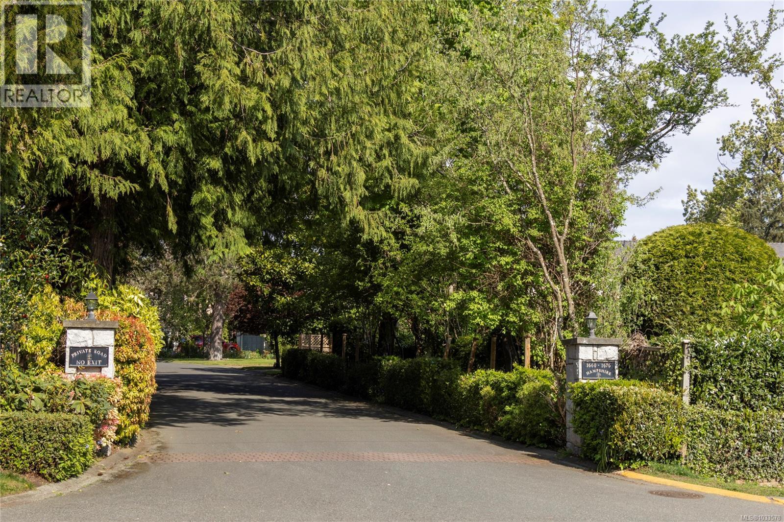 1660 Hampshire Rd, Oak Bay