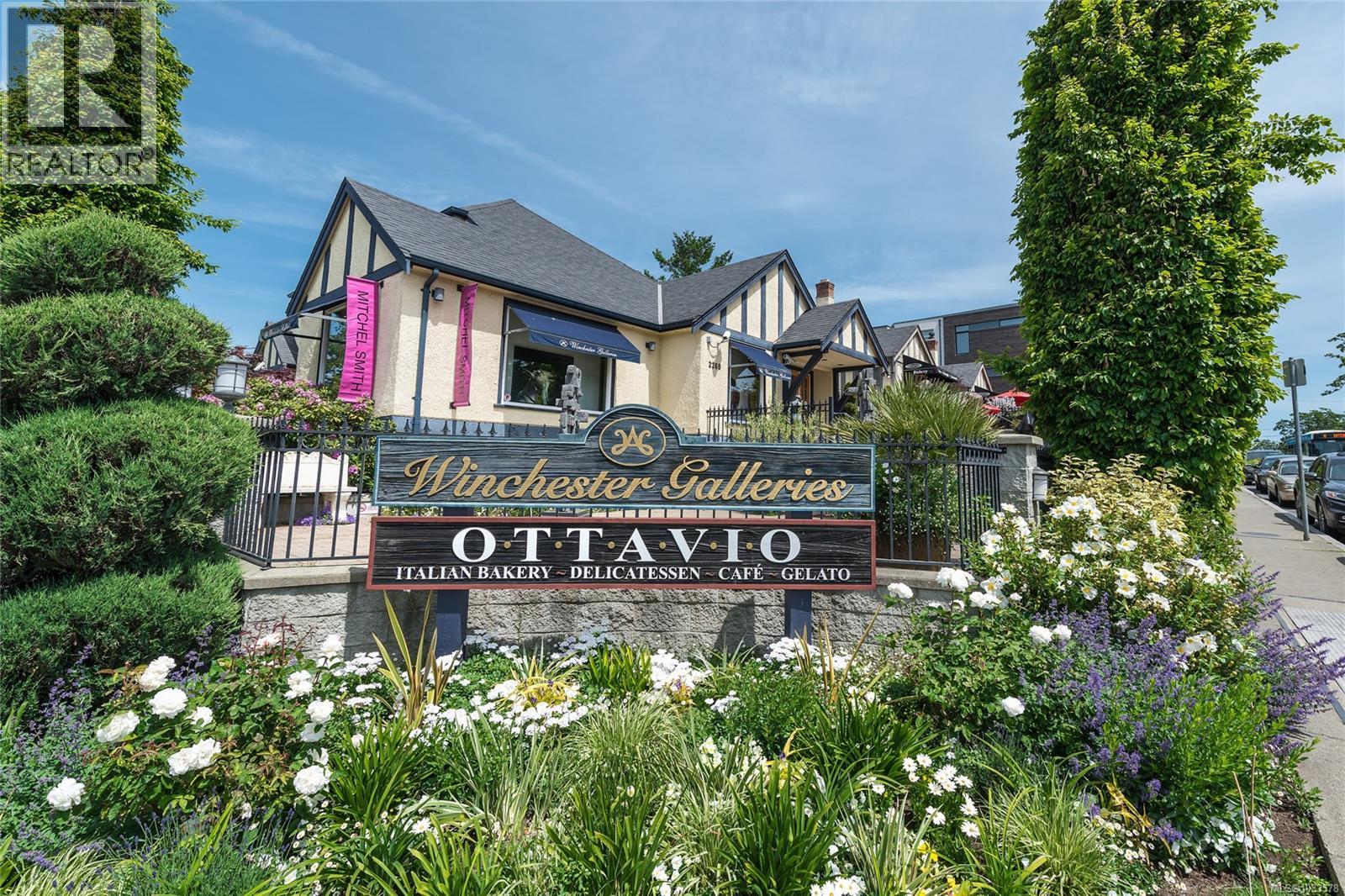 1660 Hampshire Rd, Oak Bay
