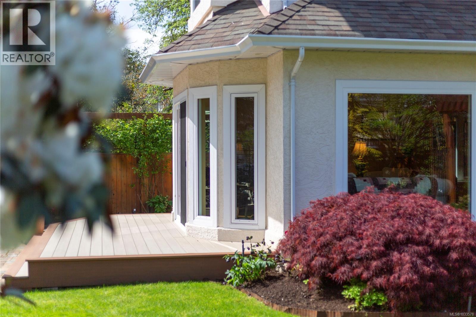 1660 Hampshire Rd, Oak Bay