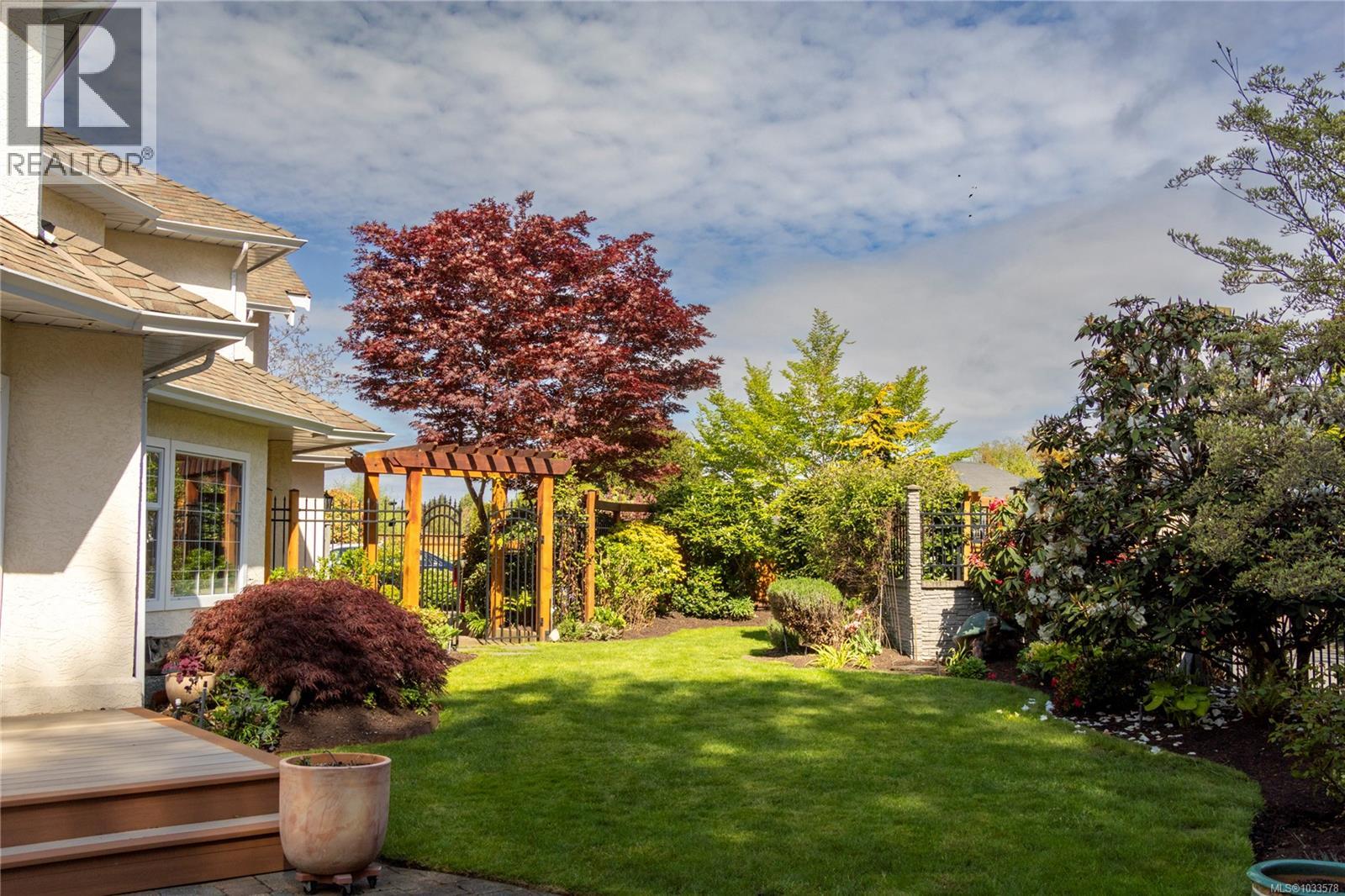 1660 Hampshire Rd, Oak Bay