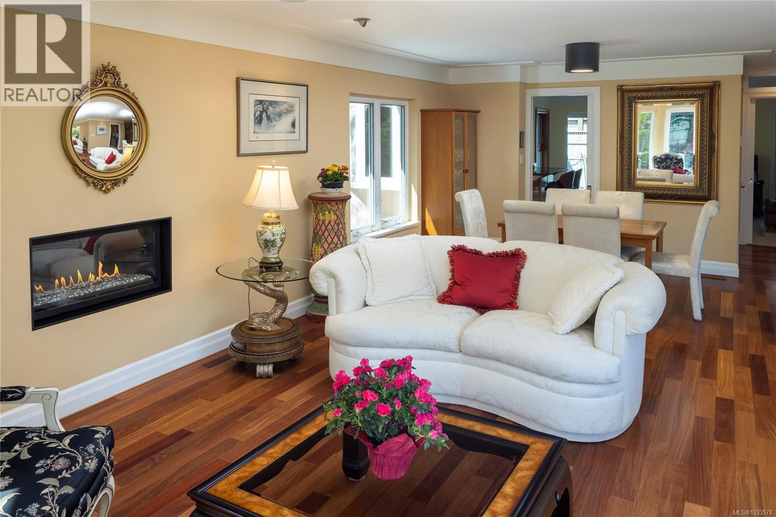 1660 Hampshire Rd, Oak Bay