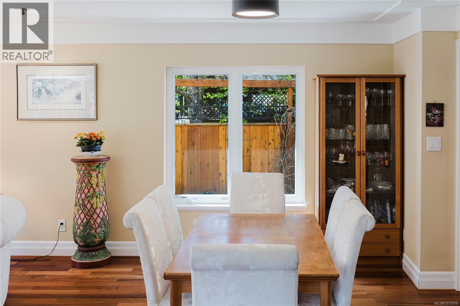 1660 Hampshire Rd, Oak Bay