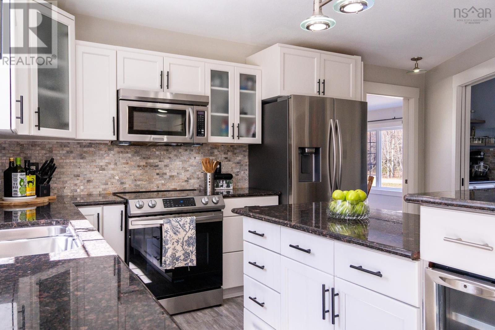 Property 16 of 49 of 489 Alexander Mackenzie Road