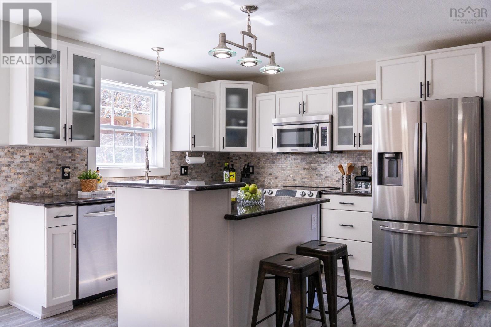 Property 18 of 49 of 489 Alexander Mackenzie Road