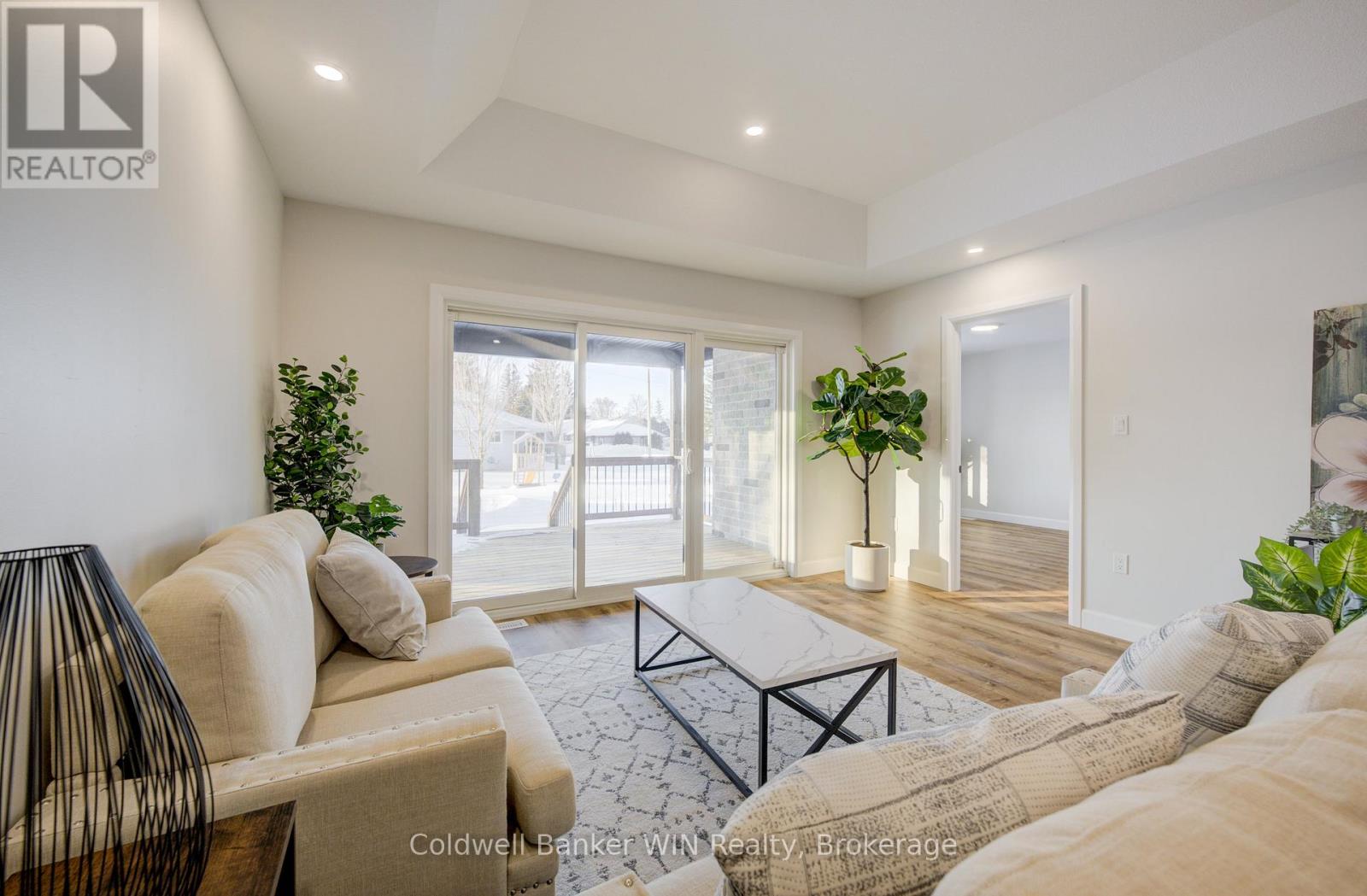 217 ELGIN STREET - 13