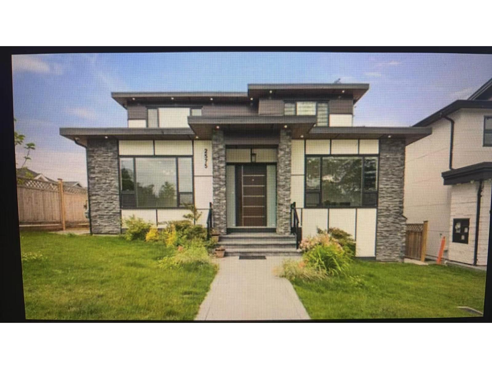 1/2 basement 2575 166 STREET