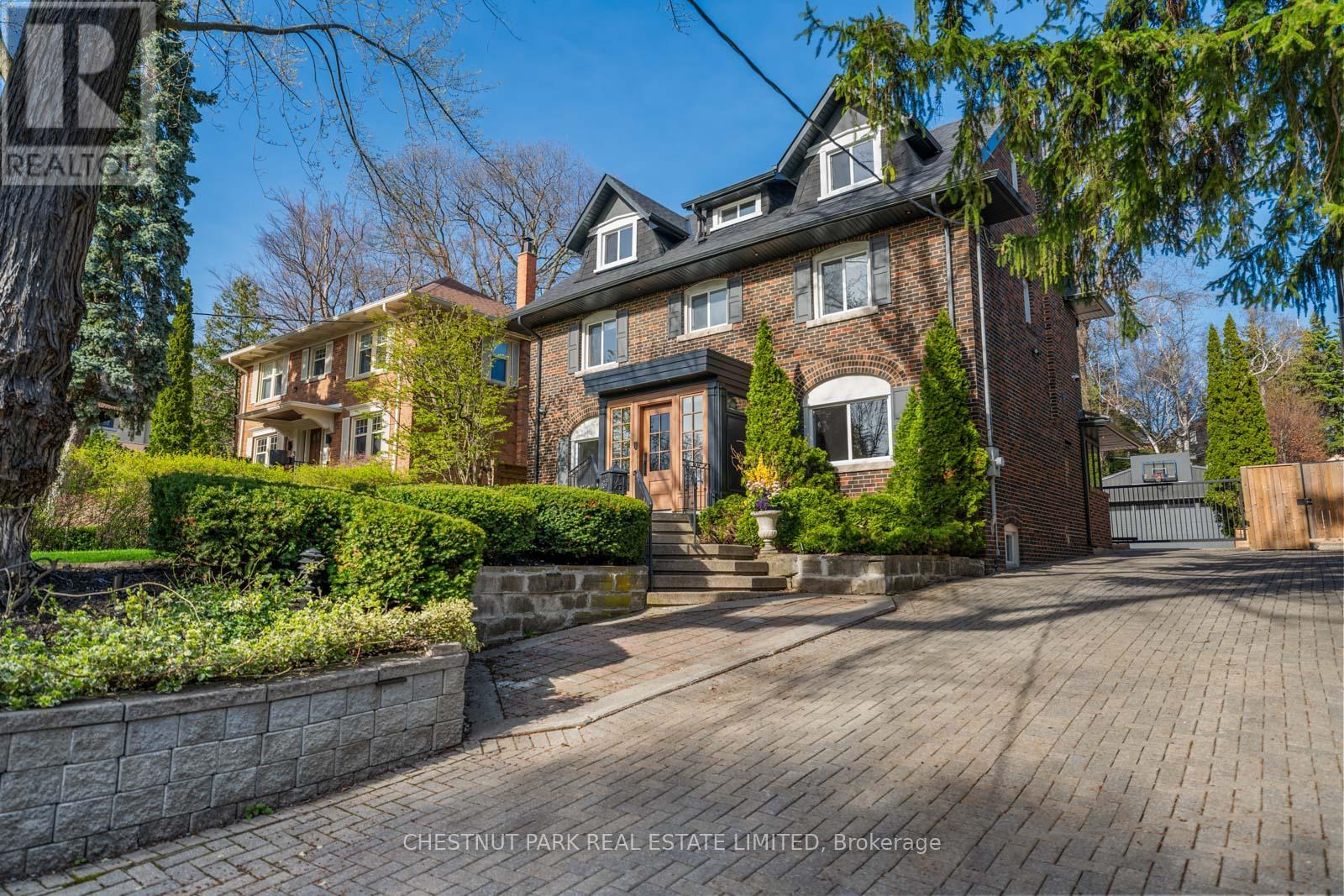 Listing photo of 35 WEYBOURNE CRESCENT