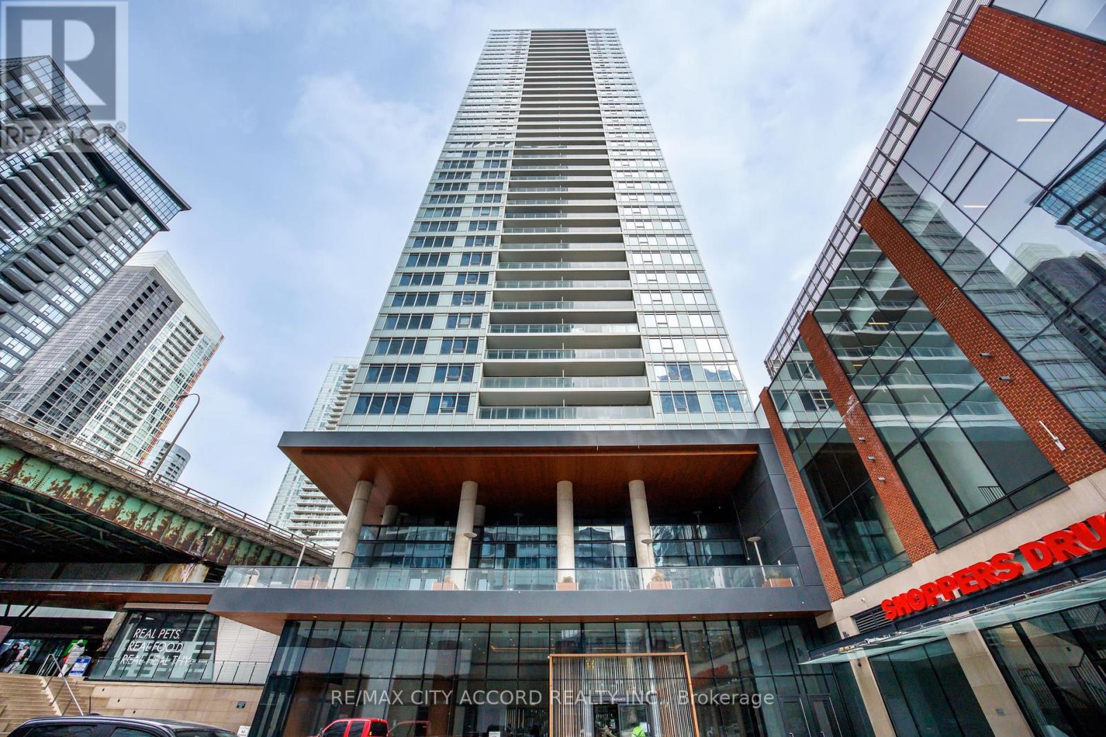 #2015 17 BATHURST STREET - 27