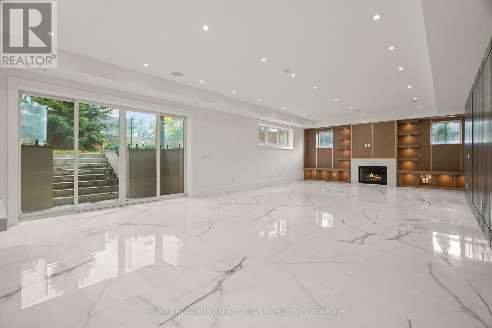81 UPPER CANADA DRIVE - 40