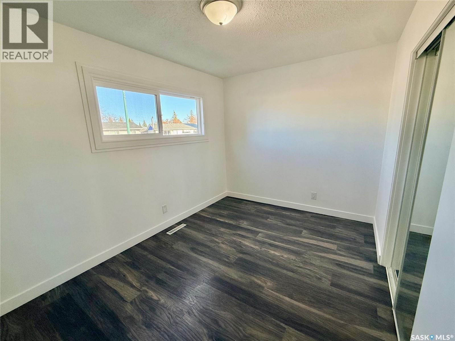 61 Maxwell CRESCENT - 12