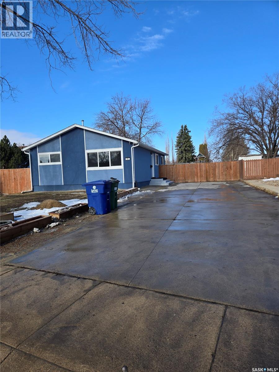 61 Maxwell CRESCENT - Image 2