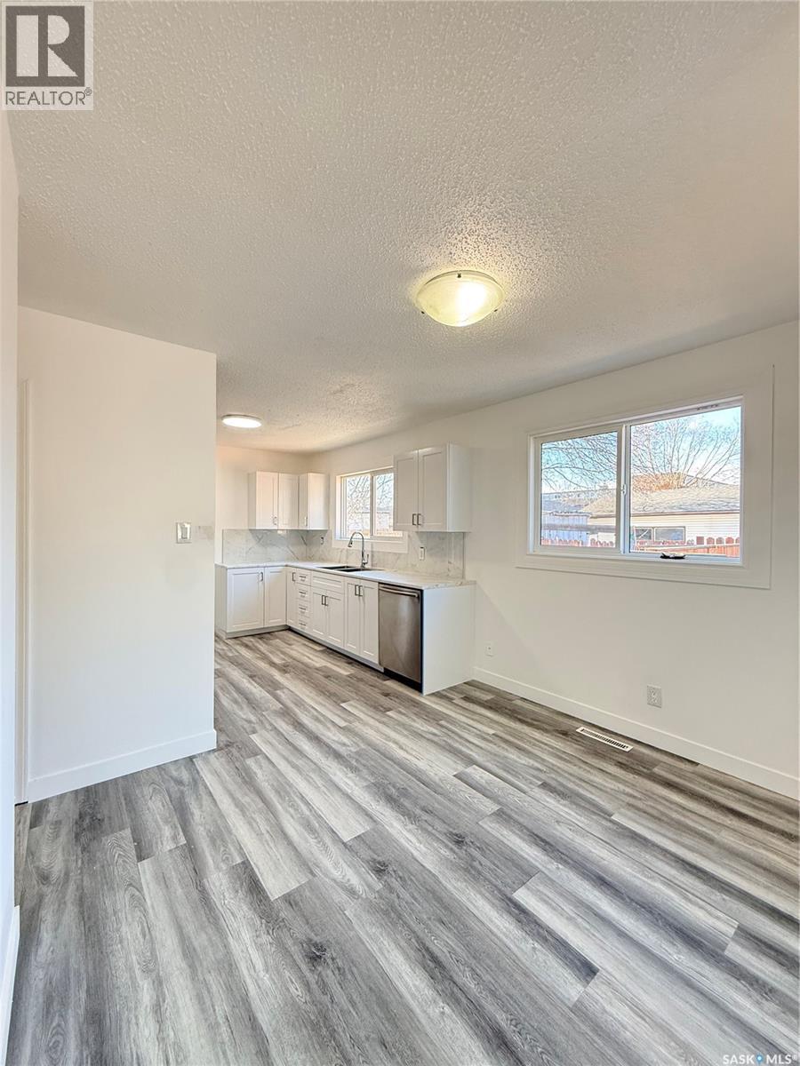 61 Maxwell CRESCENT - 4