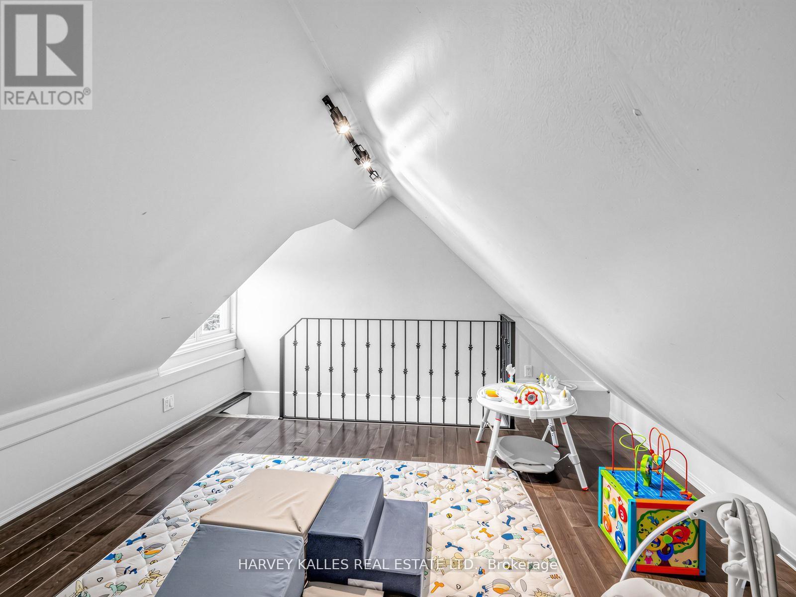 358 MORTIMER AVENUE - 32