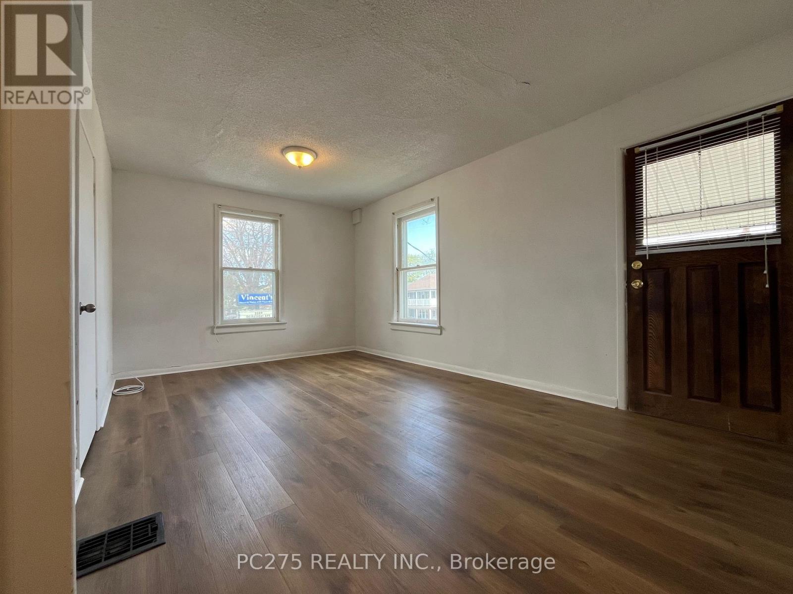 185 BROCK STREET N - 4