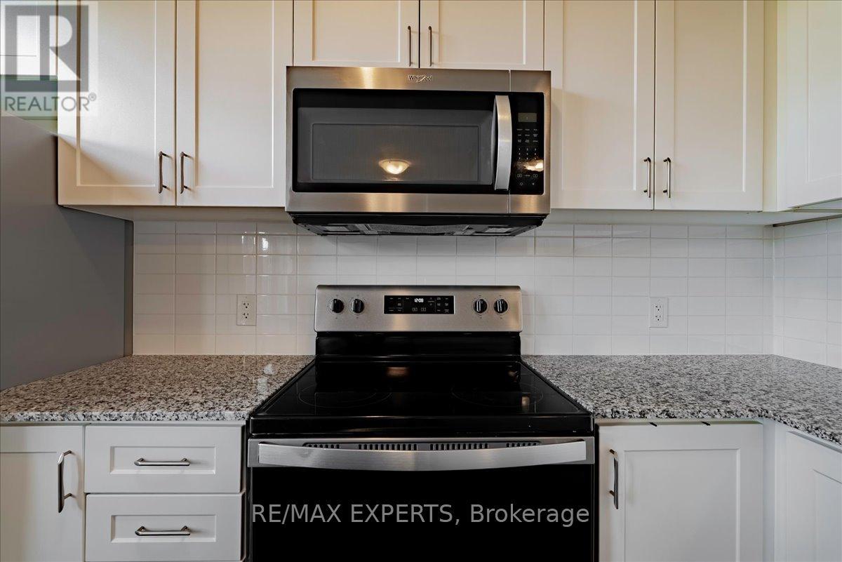#304 2 LINSMORE PLACE - 17