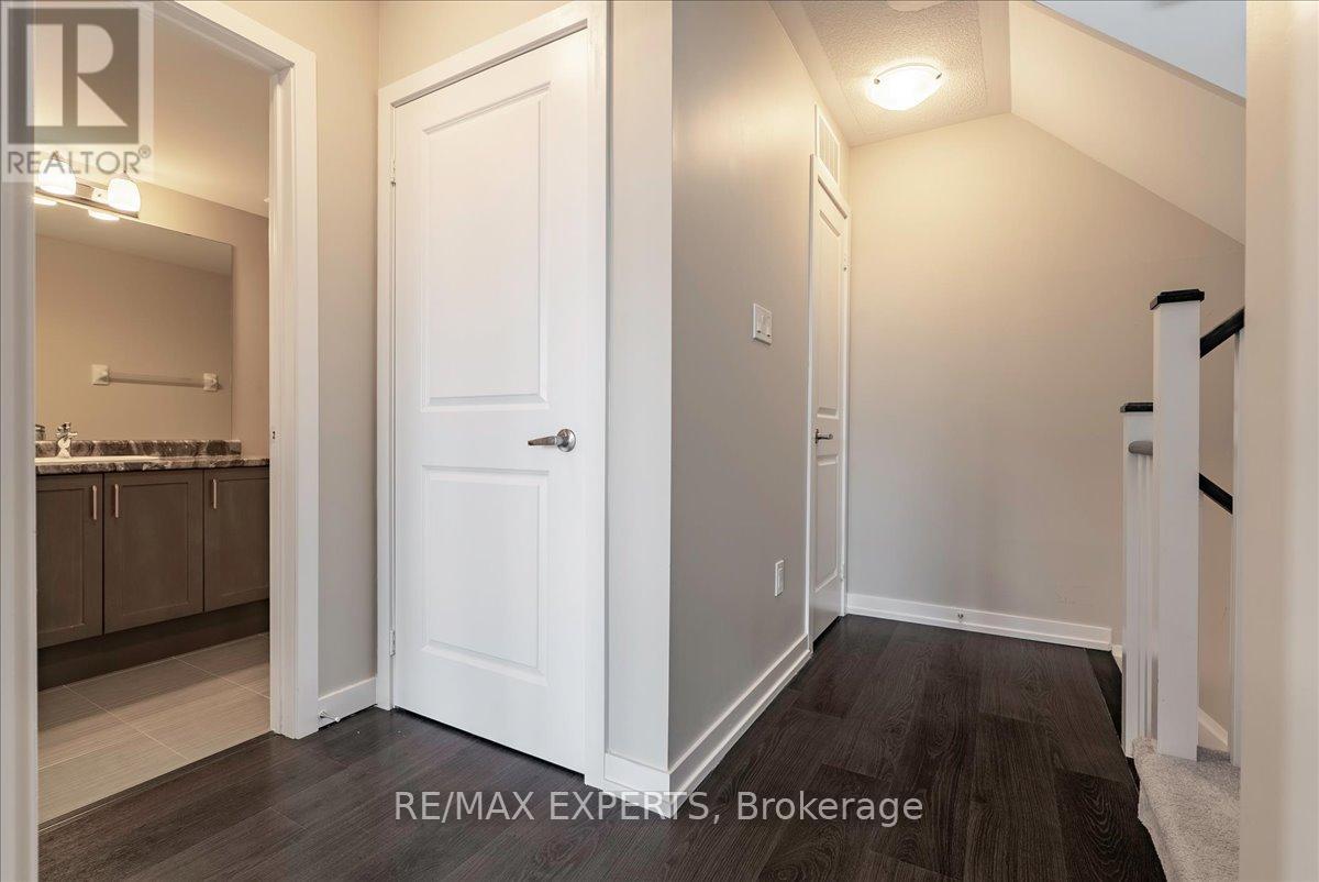 #304 2 LINSMORE PLACE - 23