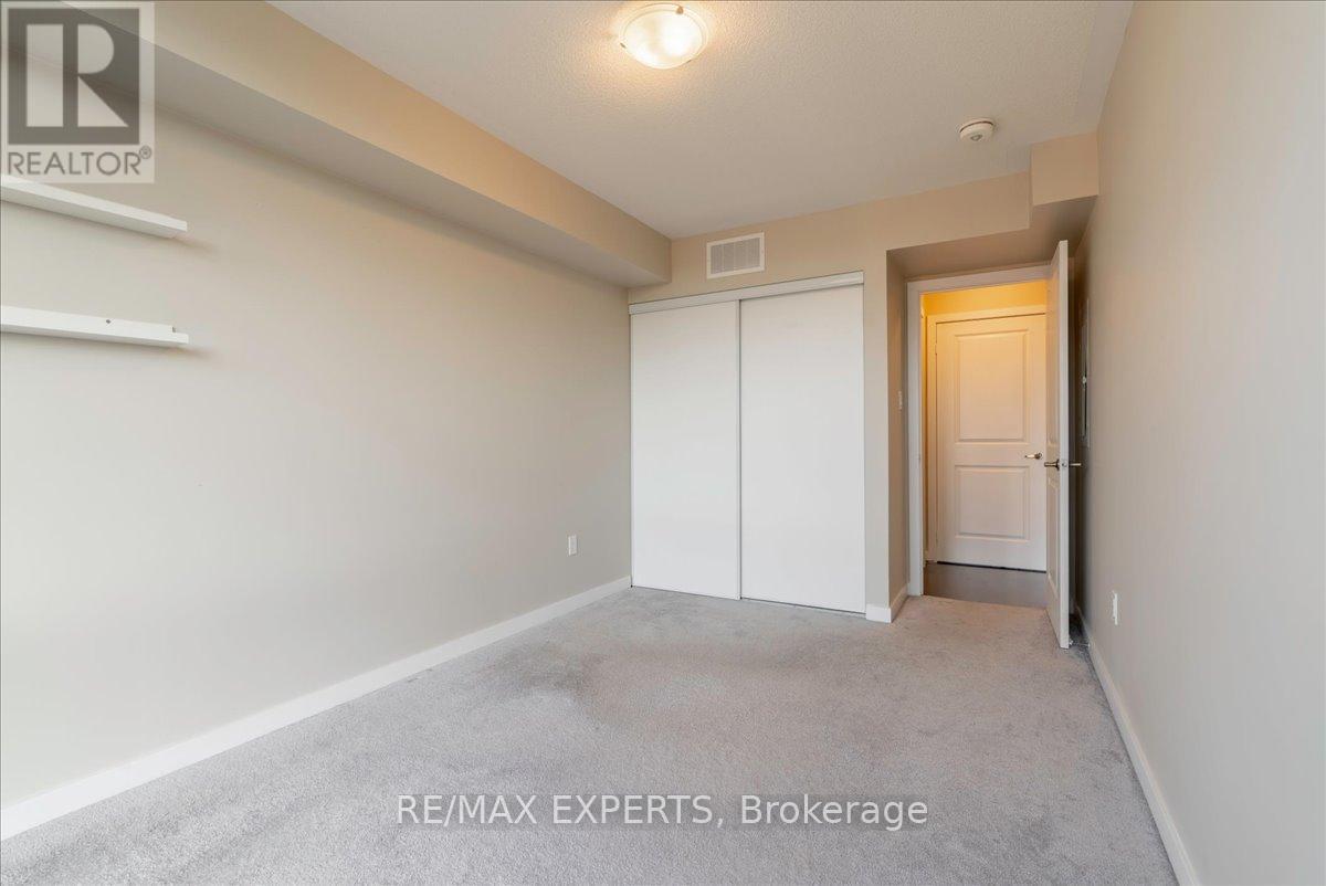 #304 2 LINSMORE PLACE - 30