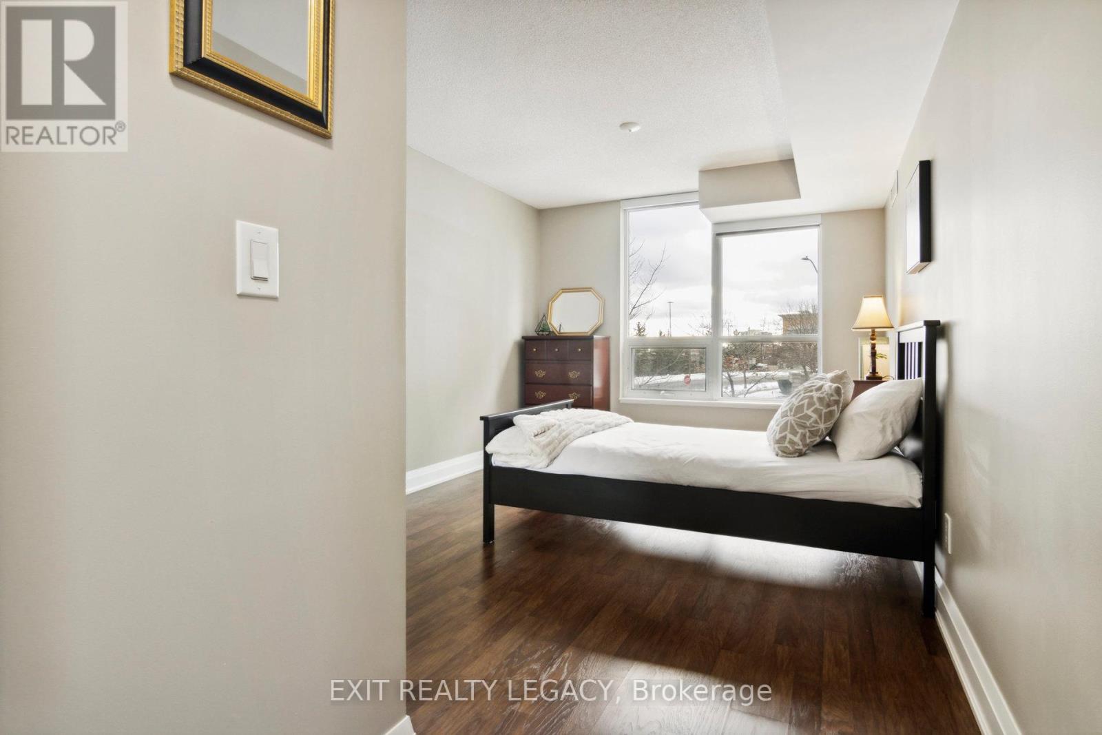 #206 20 NORTH PARK ROAD - 19