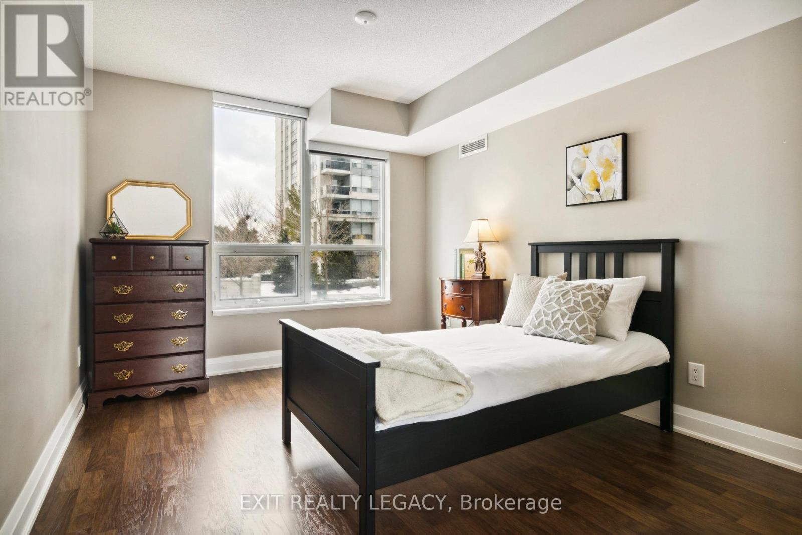 #206 20 NORTH PARK ROAD - 21