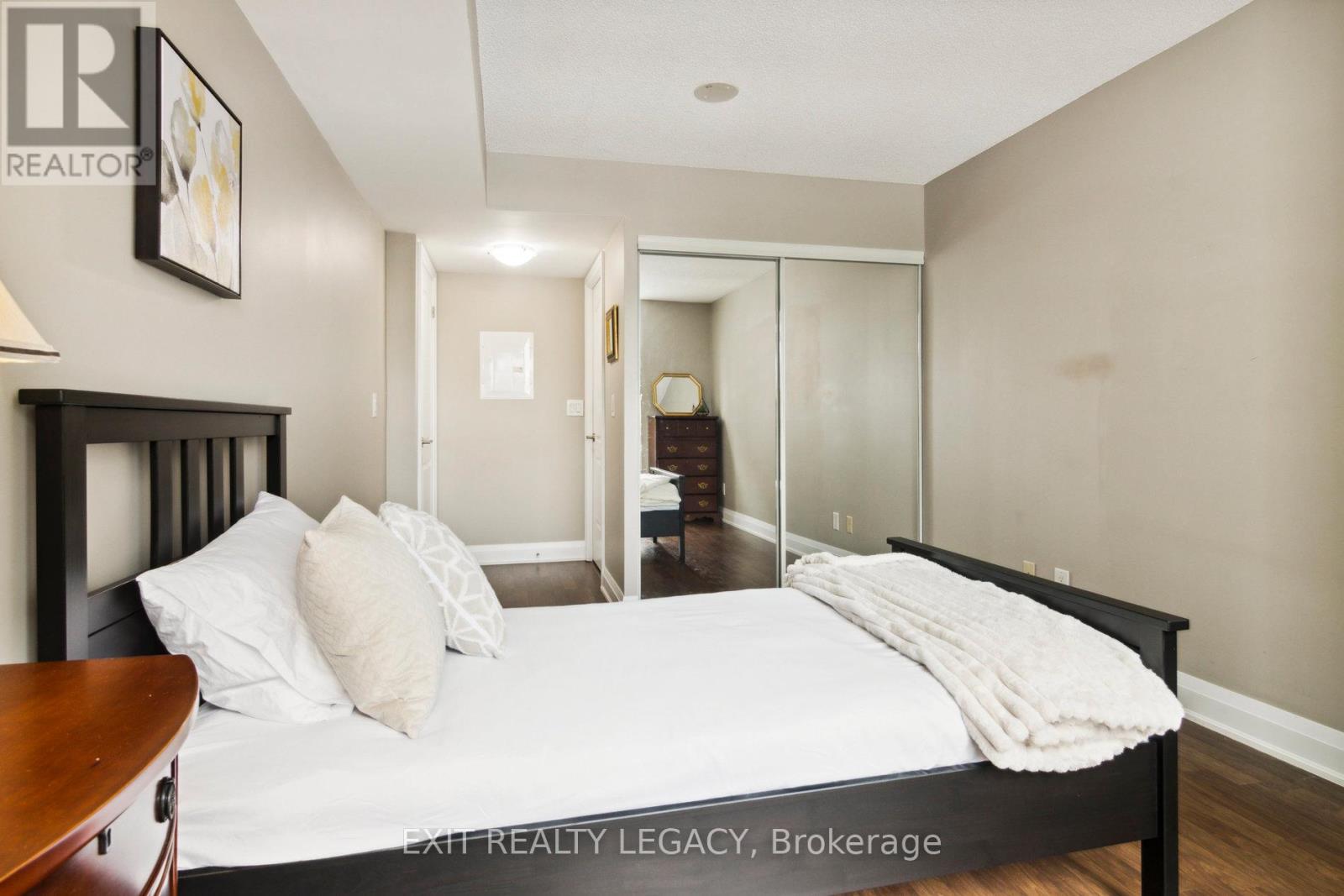#206 20 NORTH PARK ROAD - 22