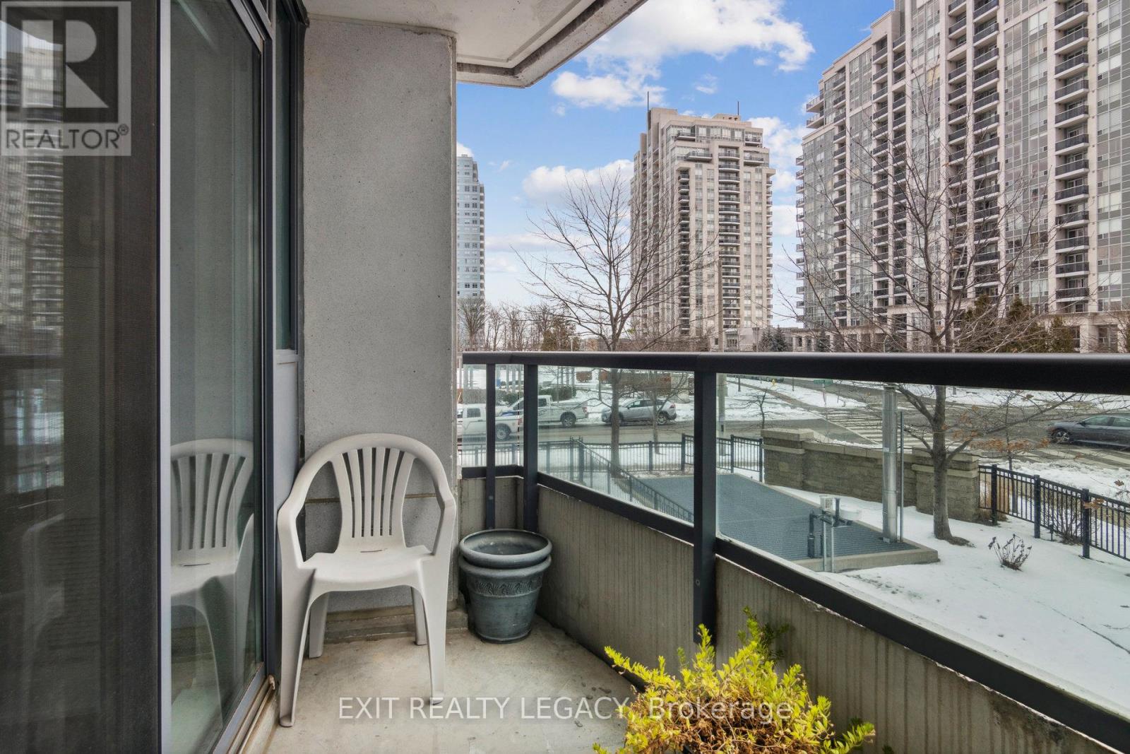 #206 20 NORTH PARK ROAD - 38