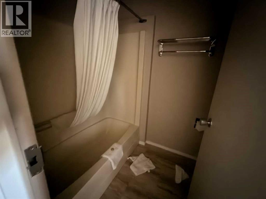 5003 50 Street — photo 7