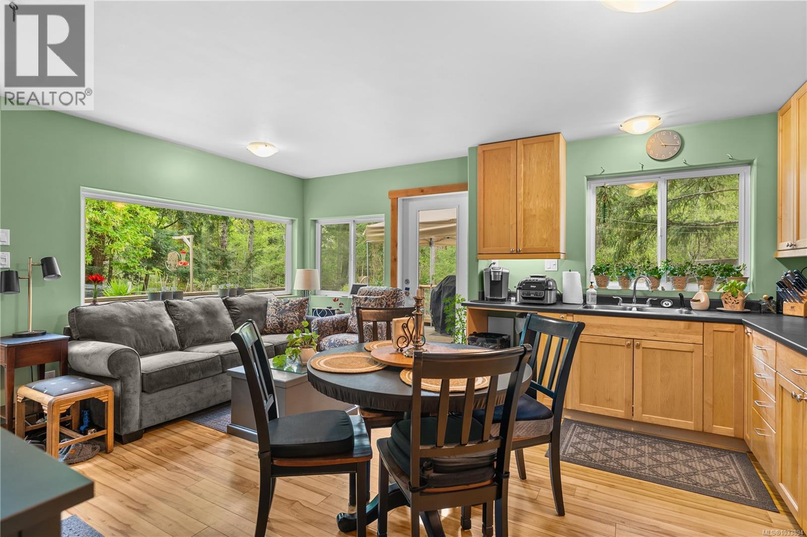 3055 Mander Rd - 3