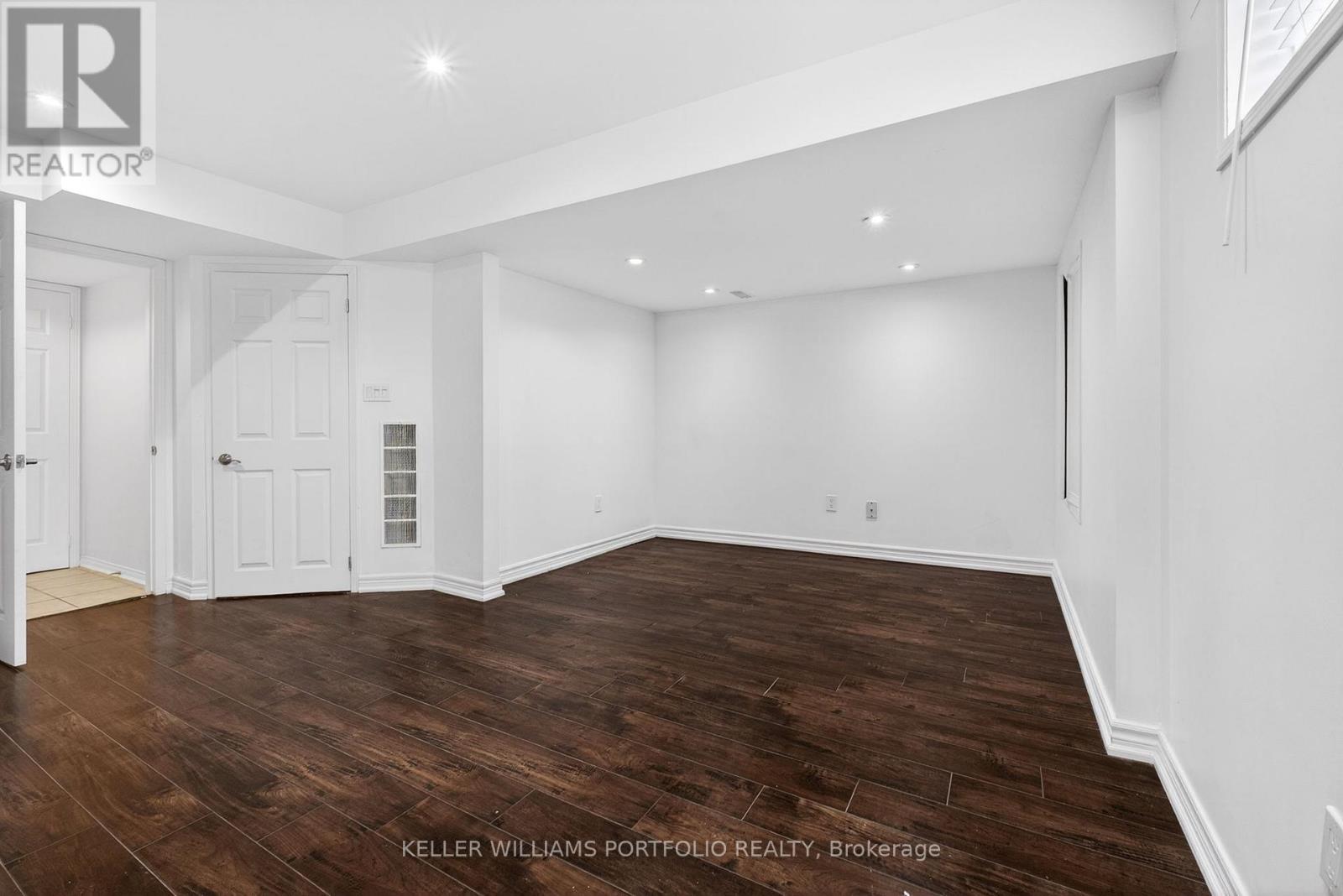 #25 1575 SOUTH PARADE COURT - 31