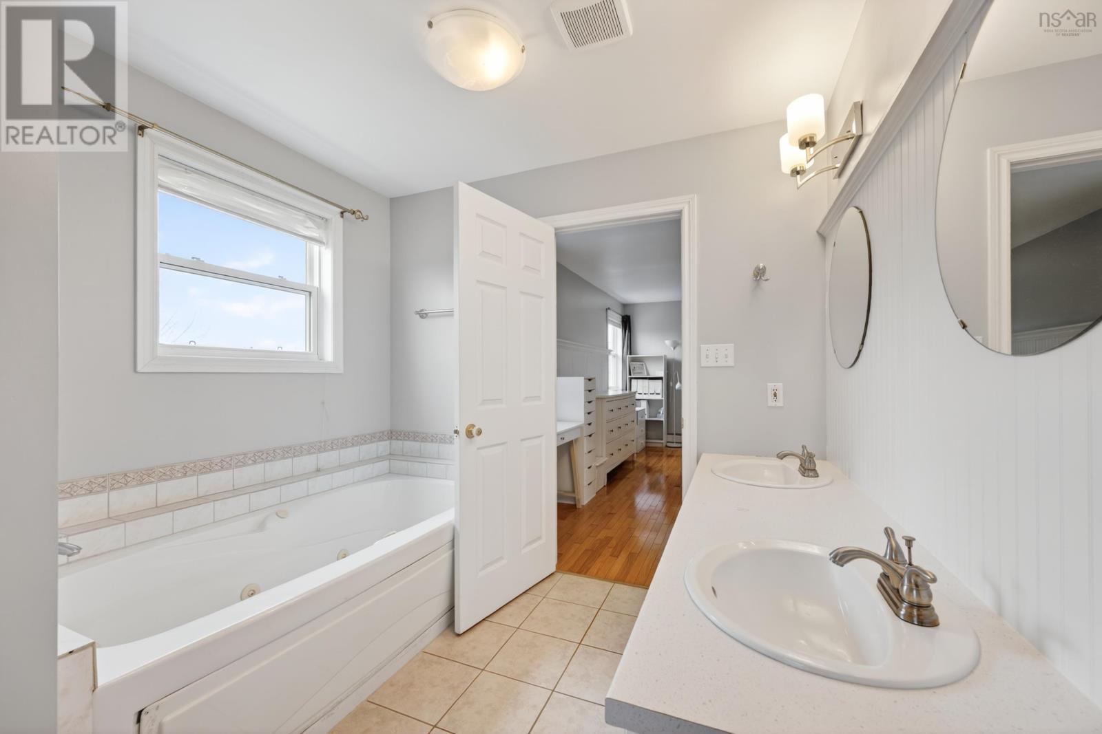 Property 30 of 49 of 10 Amberwood Crescent Crescent