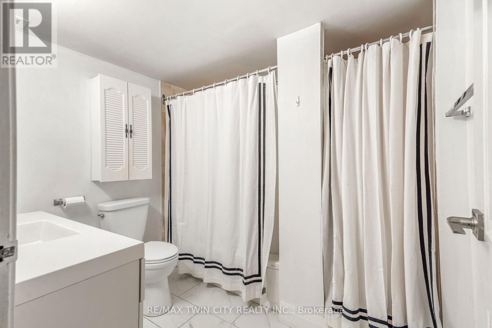 #207 9 BONHEUR COURT - 22
