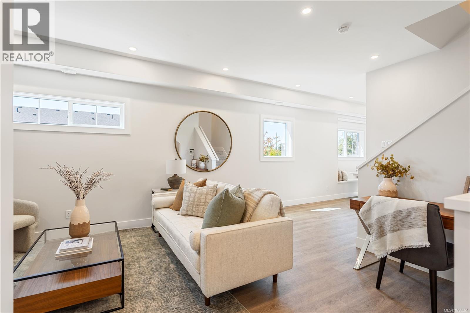 1 921 Dale Street, Saanich