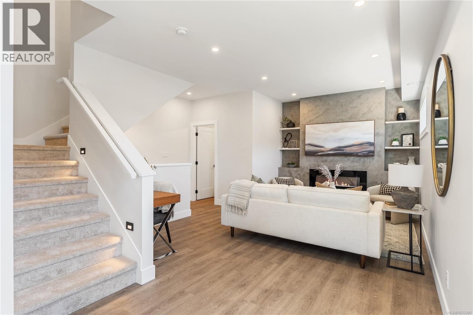 1 921 Dale Street, Saanich