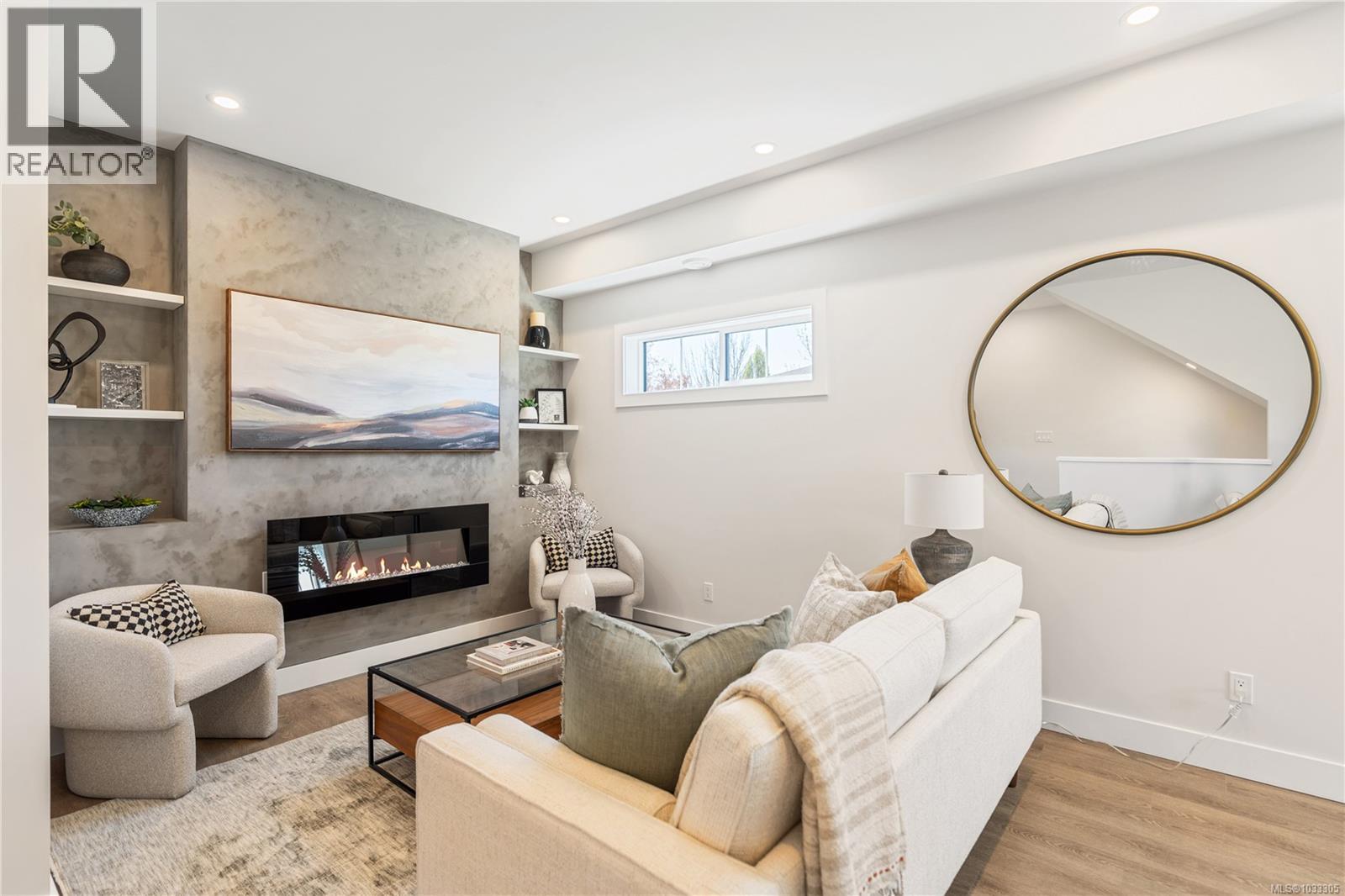 1 921 Dale Street, Saanich