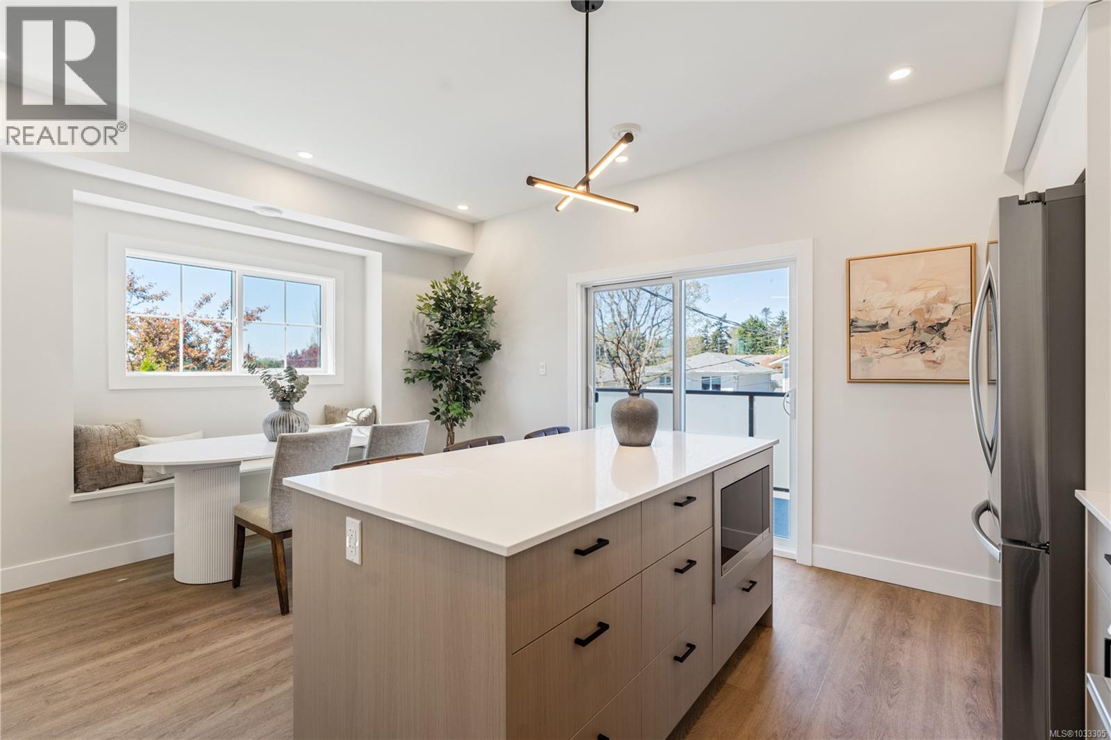 1 921 Dale Street, Saanich