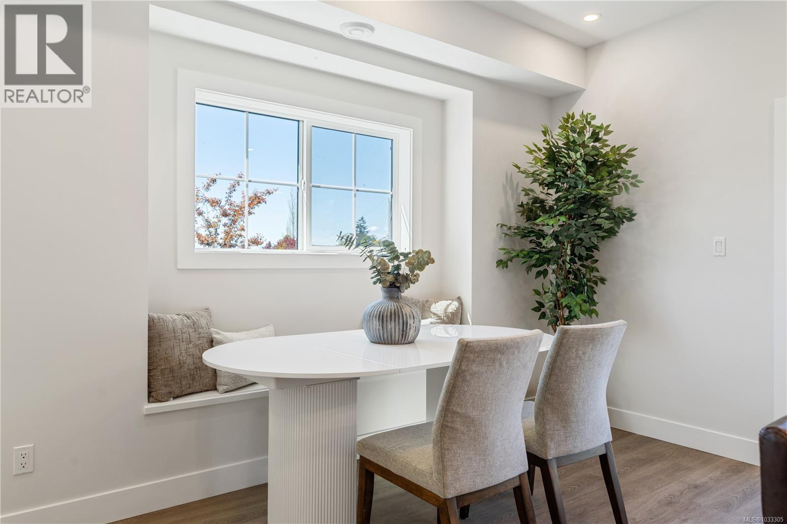 1 921 Dale Street, Saanich