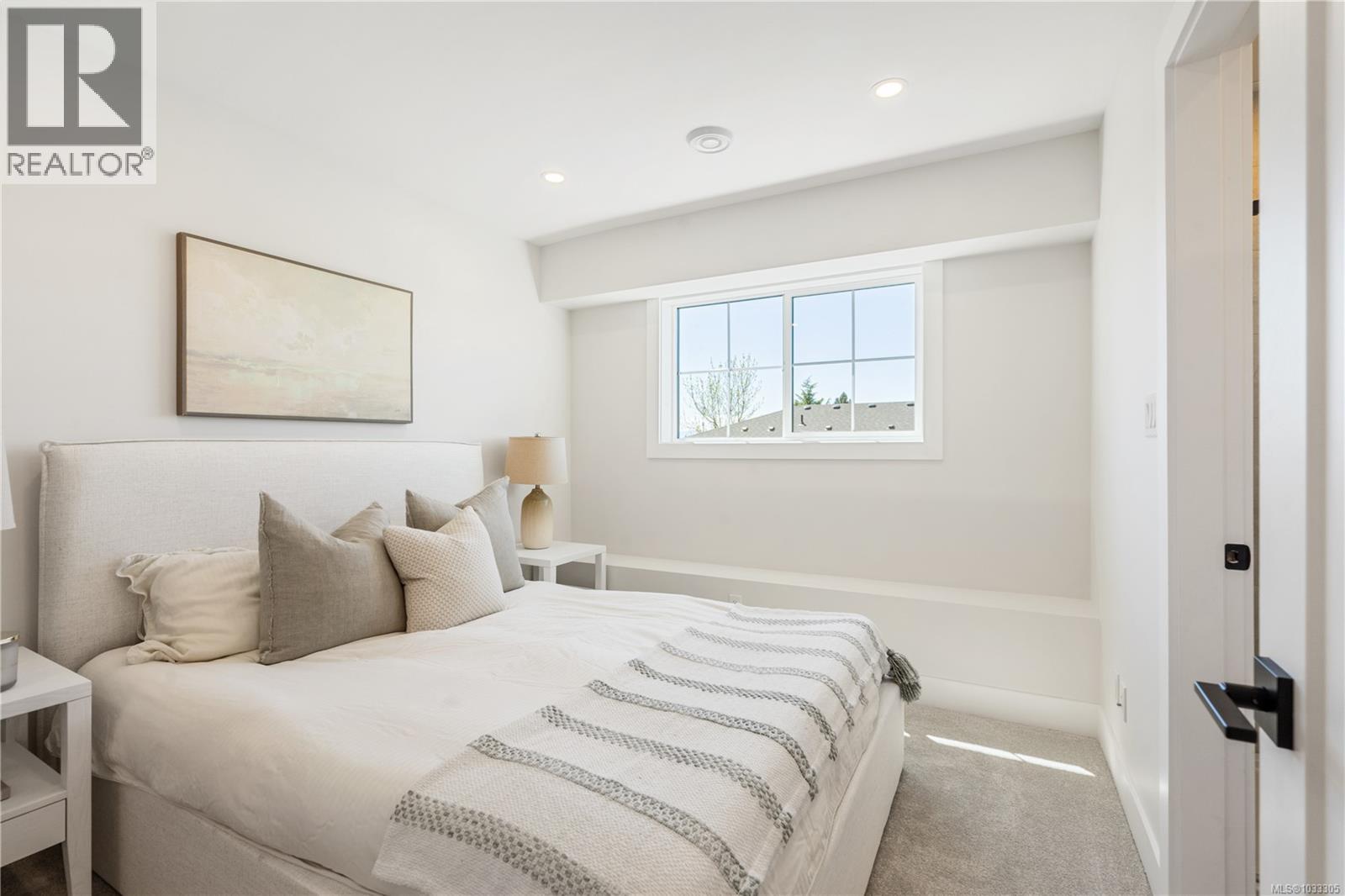 1 921 Dale Street, Saanich