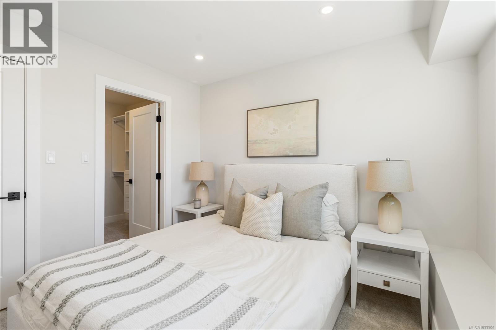 1 921 Dale Street, Saanich